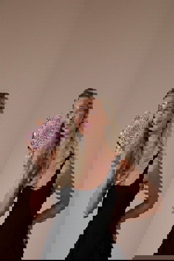 SVNX Embellished Heart Clutch Bag In Pink