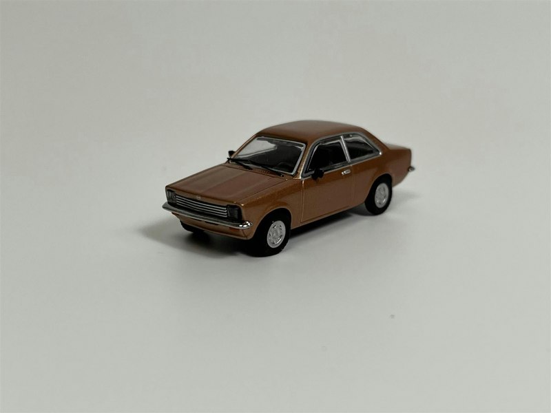 Minichamps Opel Kadett 1973 Gold 1:87 Scale 870040101