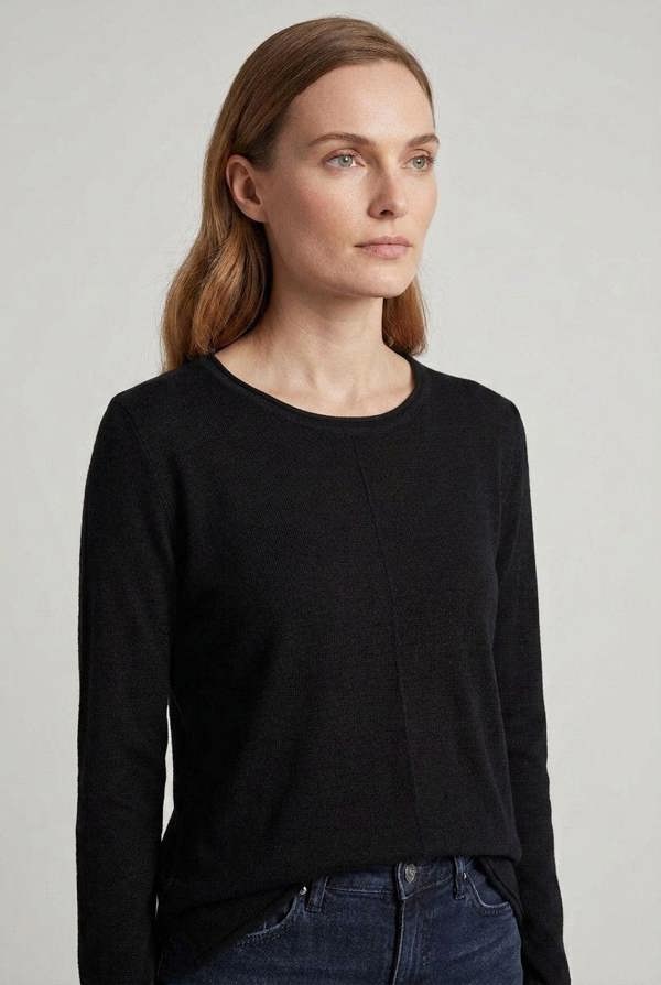 Black | Long Sleeve Relaxed Lightweight Knit Top
