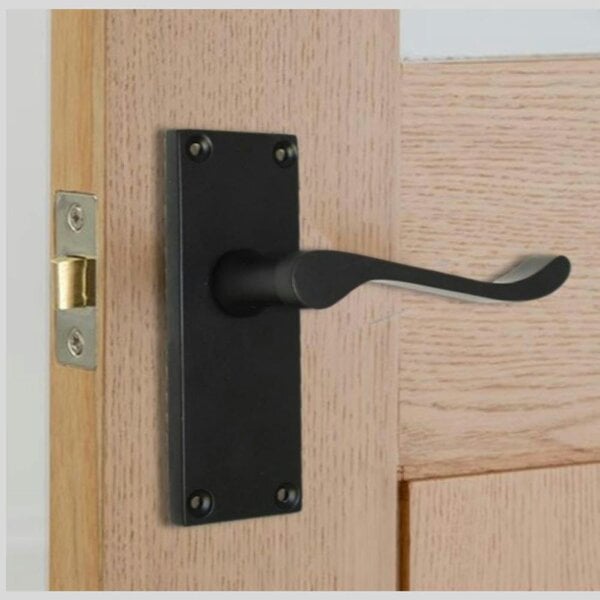 EDH Door Hardware Matt Black Victorian Scroll Door Handles on Backplate – 118mm x 42mm