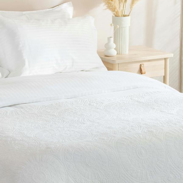 White Cotton Quilted Bedspread - summer, close-up detail 1 | Soak and Sleep
