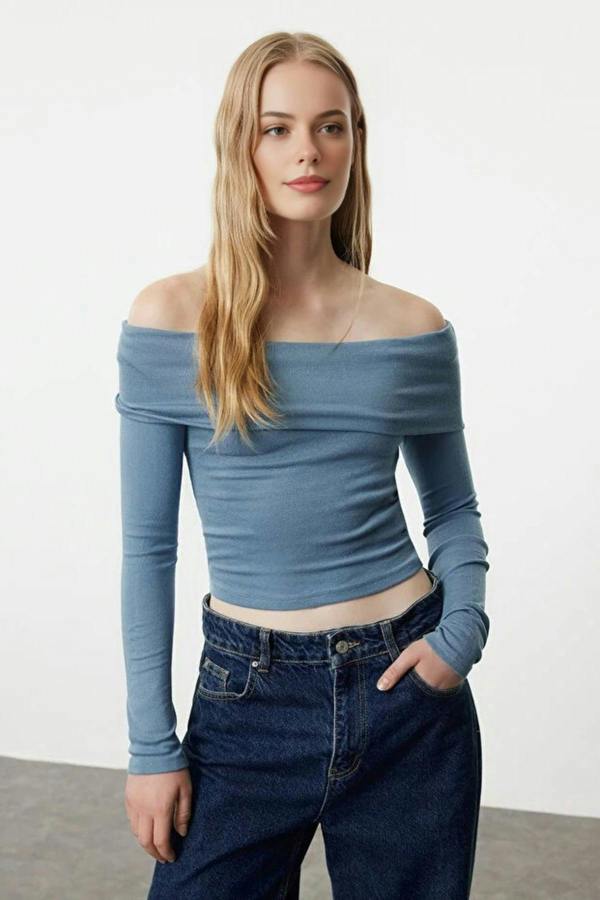 WOVCOR Carmen Collar Crop Knit Blouse