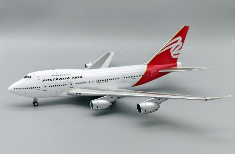 MCSlots Qantas Boeing 747SP-38 VH-EAB With Stand 1:200 Inflight200 IF747SPQF1124R