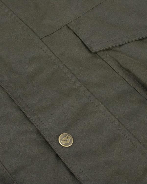 Brassed buttons with Hoggs branding on the Hoggs of Fife Caledonia Jacket featuring water resistant qualities