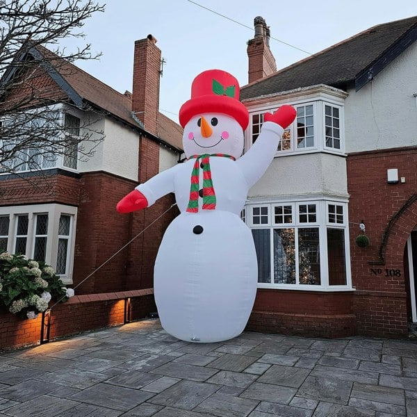 Samuel Alexander GIANT: 20ft (6m) Outdoor Inflatable Light up Christmas Snowman with Raised Arm with 28 LEDs