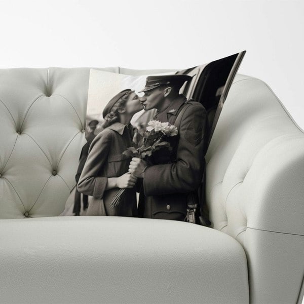 Warren Reed A Kiss Goodbye Cushions