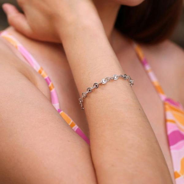 Spero London Floral Cut-Out Textured Link Chain Bracelet
