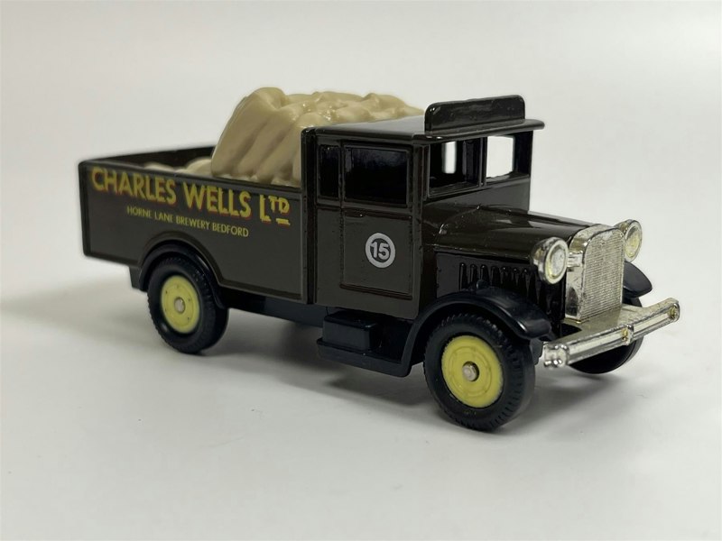 MCSlots The Village Collection Charles Wells Ltd Cameo From Corgi VCC08D S6