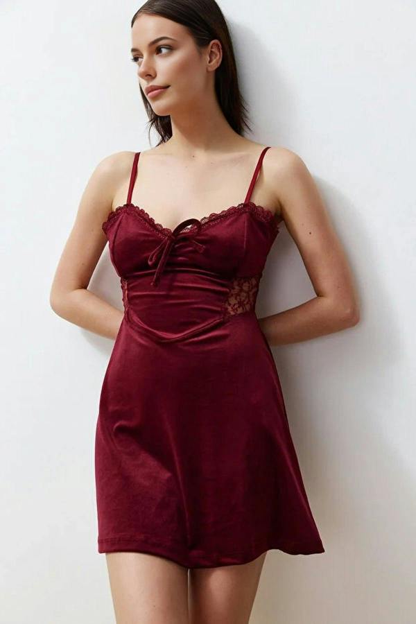 WOVCOR Soft-Feeling Lace-Trimmed Strappy Velvet Knit Nightdress