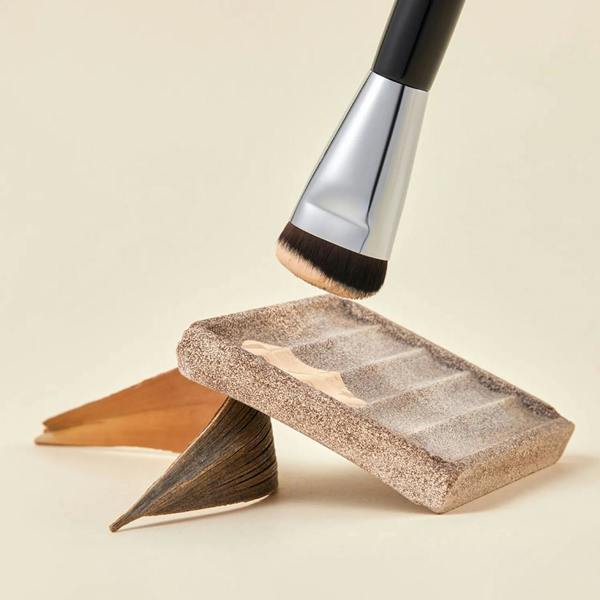 STUDIO17 Glide Foundation Brush 411