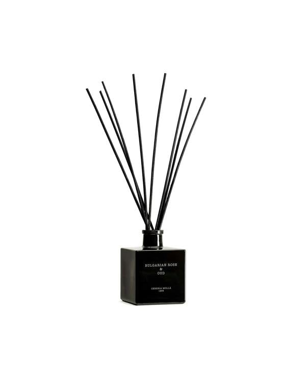 Elegant and soft floral aroma with notes of bergamot and sandalwood.