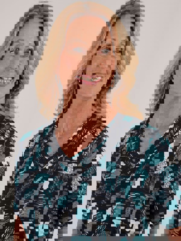 TIGI-Wear Mod Eco Print V Neck Top