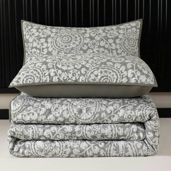 Intimates Matteo Luxury Jaquard Floral Quilted Bedspread Set