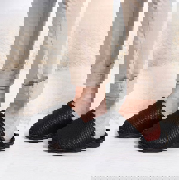 Totes Isotoner SQUARE PATTERNED SMART MULE Mens Mule Slippers Black