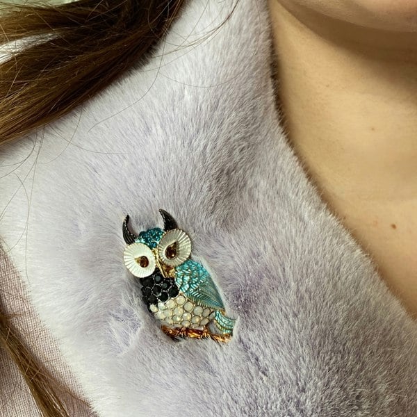 owl brooch, blue diamante owl pin, gold tone finish, crystal embellished brooch, whimsical animal jewellery, vintage inspired owl accessory
