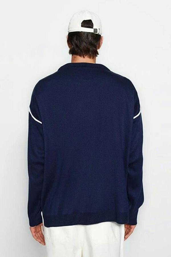 WOVCOR Crew Neck Knit Men's Sweater with Piping Detail