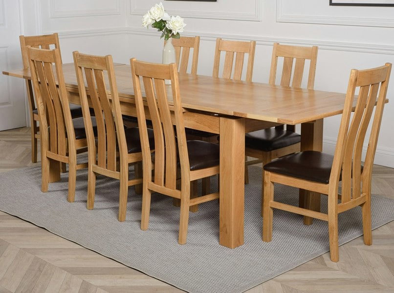 That's Furniture Richmond Large Oak Extending Dining Table with Princeton Oak Chairs