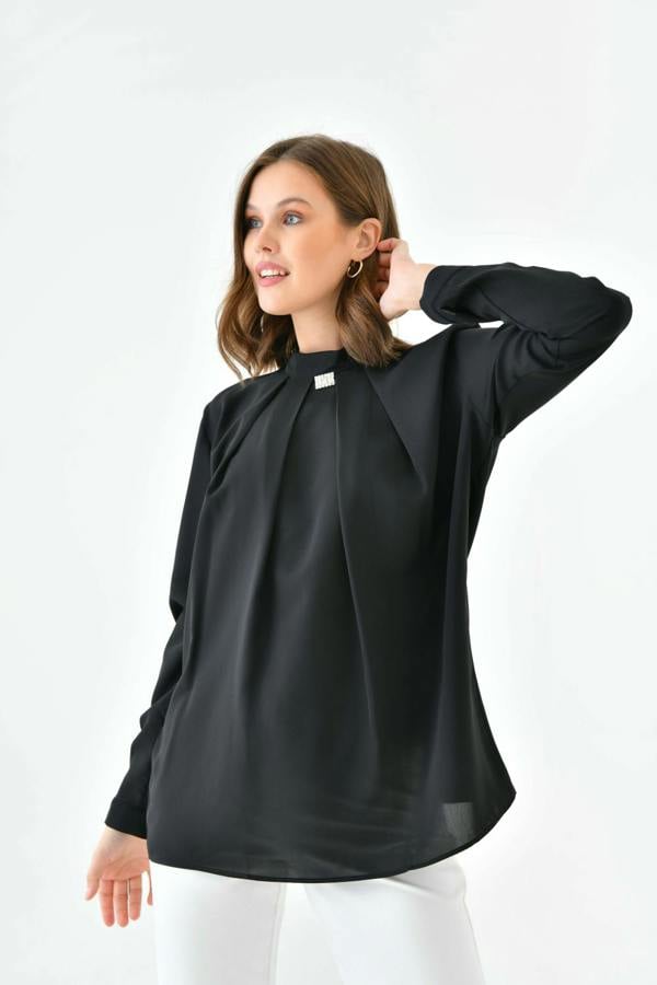 Hoxton Gal Oversized Long Sleeves Brooch Detailed Top in Black