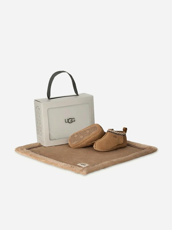 UGG Baby Tasman and Lovey Gift Set in Chestnut
