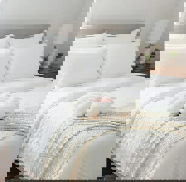 Anyhouz Anypillow White Daisy Throw Pillow with Plush Cushion