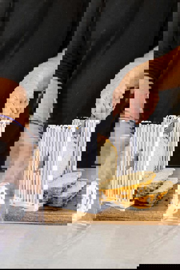 KitchenCraft Clear Acrylic Expandable Breadkeeper