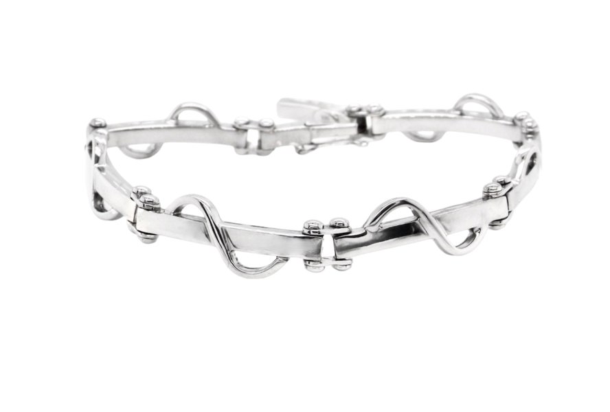 A modern white gold bracelet