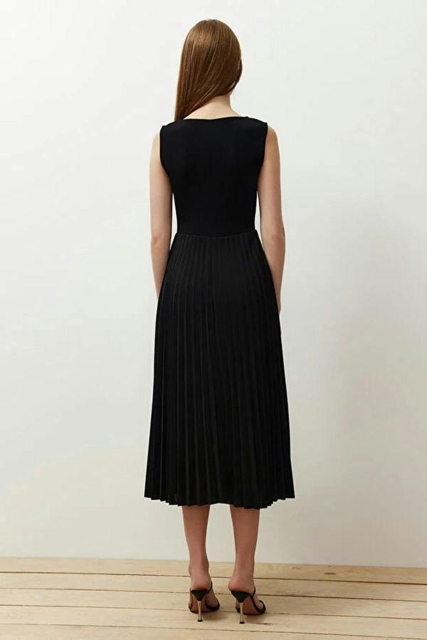 Pleated Lined Sleeveless Stretch Knit Midi Dress