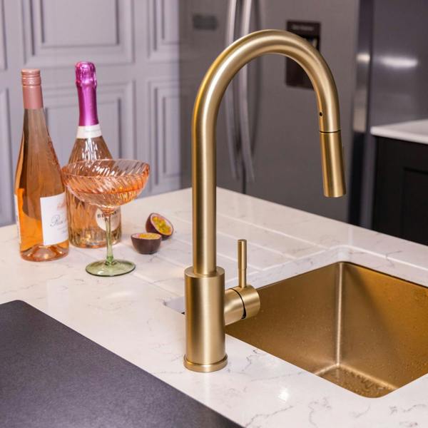 Flode Runda | Kitchen Sink Mixer with Pull out Spray | Brushed Brass | Square Head