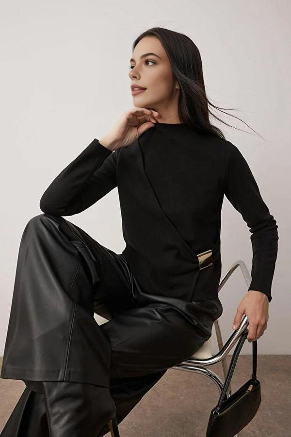 WOVCOR Accessory Detailed Wrap Long-Sleeved Knitted Blouse