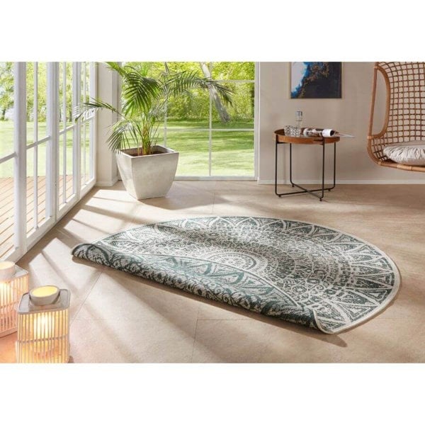 The Rugs Outdoor-Indoor Reversible Round Rug: Versatility