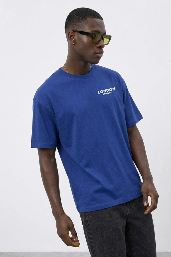 London Attitude Athletics Premium Graphic T-Shirt in White Print