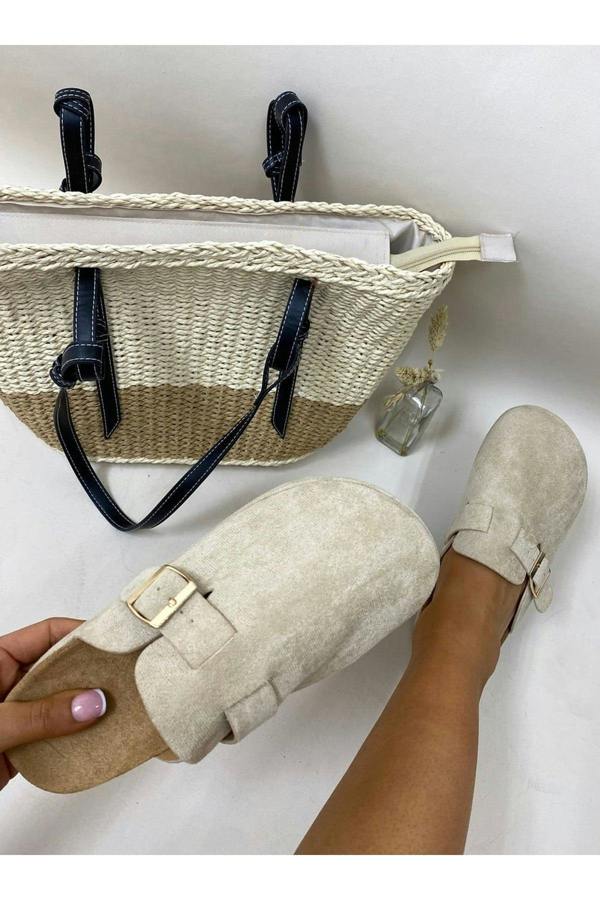 Paulina Chunky Closed Toe Buckle Sandals - Beige