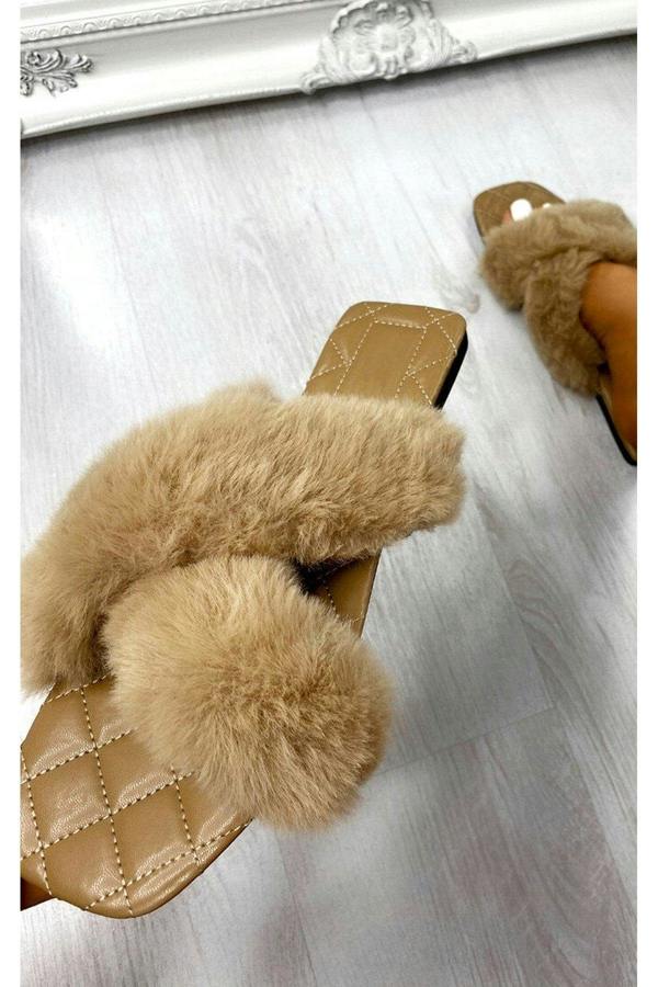 Saffron Faux Fur Sandals - Mocha