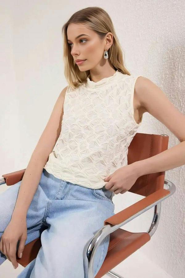 WOVCOR Textured Regular Stretch Knit Blouse