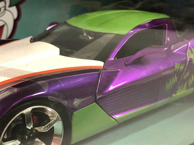 joker 1969 chevrolet corvette stingray with figure 1:24 scale jada 31199