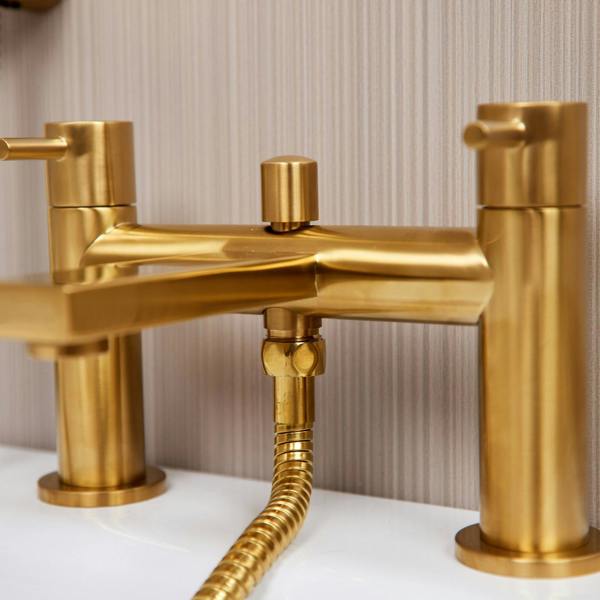 Flode Eslov | Bath Shower Mixer Tap | Includes Handset and Holder | Brushed Brass