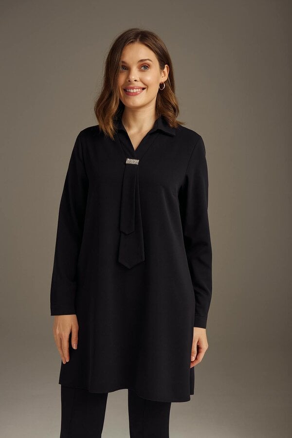 Hoxton Gal Oversized Long Sleeves Shirt Collar Tunic Top with Brooch Detail in Black