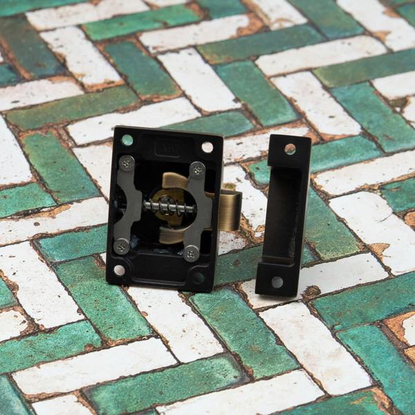 Handle & Home Antique Brass Traditional Cabinet Latch