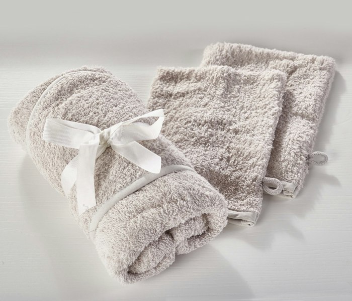 Kinder Valley Hooded Towel and 2 Pack Wash Mitts Grey