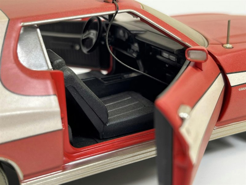 Greenlight Starsky and Hutch 1976 Ford Gran Torino Weathered Version 1:24 Greenlight 84121