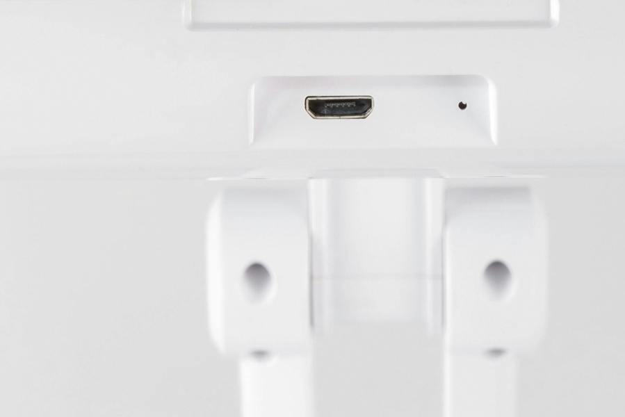 close up of Full size LED make up mirror charging port