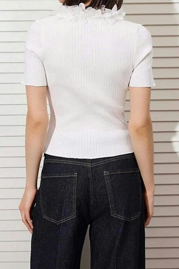 WOVCOR Tulle Flower V-Neck Detail Knitted Blouse