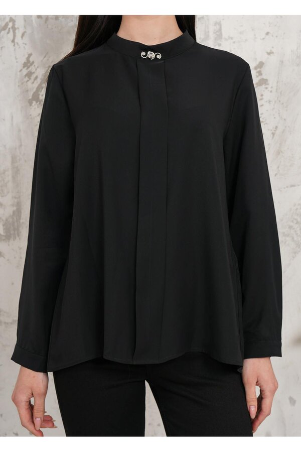 Hoxton Gal Relaxed Fit Long Sleeves Brooch Detailed Blouse in Black