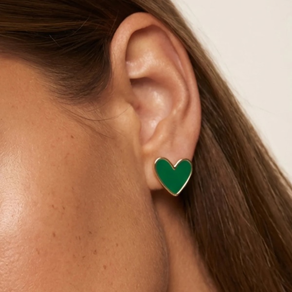 Emerald Green Enamel Heart Stud Earrings in 18k Gold