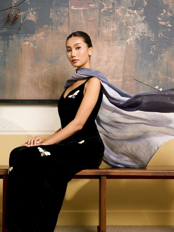 Grey & White Ombré Silk Scarf – Hand-Dyed Mulberry Silk, Headscarf & Office Wrap