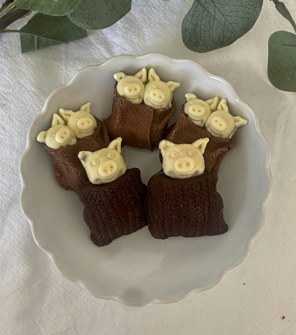 CHOC ON CHOC Pigs in Milk  & Dark Chocolate Blankets