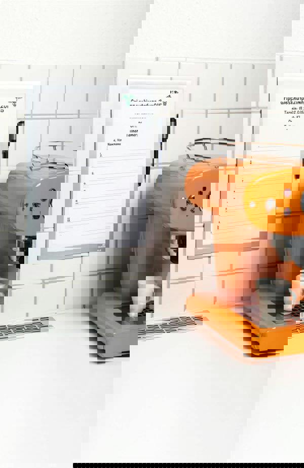 Durable DURAFRAME NOTE Adhesive Magnetic Document Frame + Pen Holder | A4 Silver