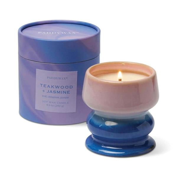 a warm, cozy mix of rich woody depth, sweet florals, and smoky spice.