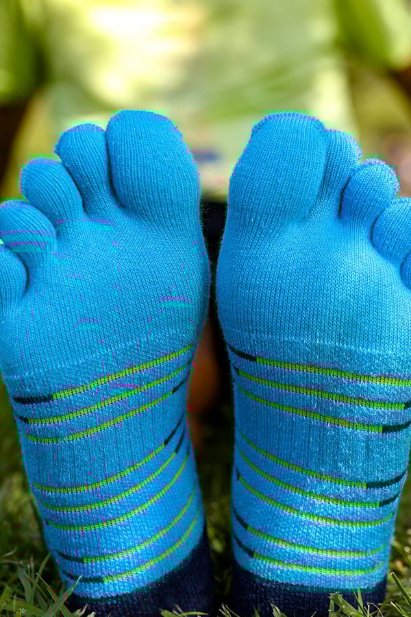 Injinji Men's Mid-Weight Ultra-Run Mini-Crew Toe Socks (INJ-ULTRA-MC)