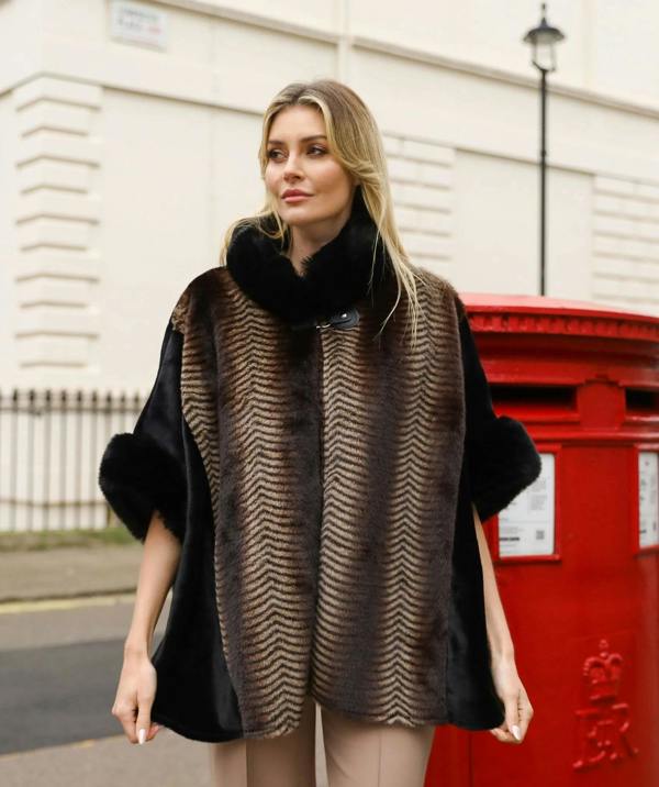 Pia Rossini Zola - Faux Fur Cape